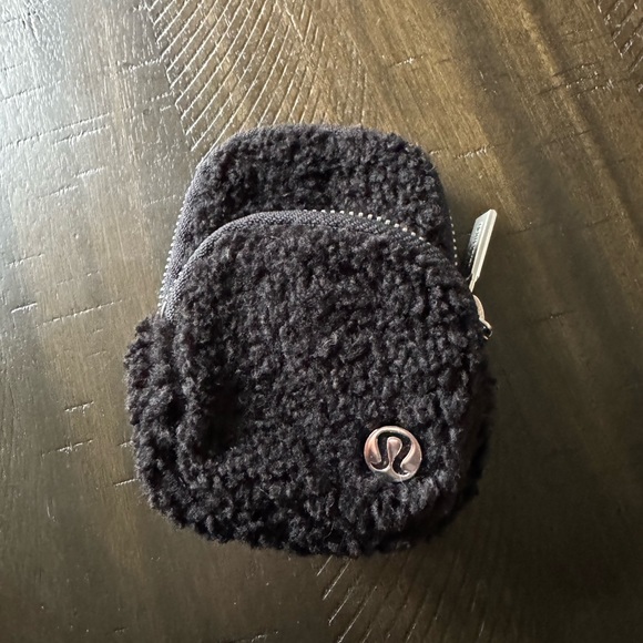 EUC Lululemon nano fleece backpack black - Picture 2 of 2